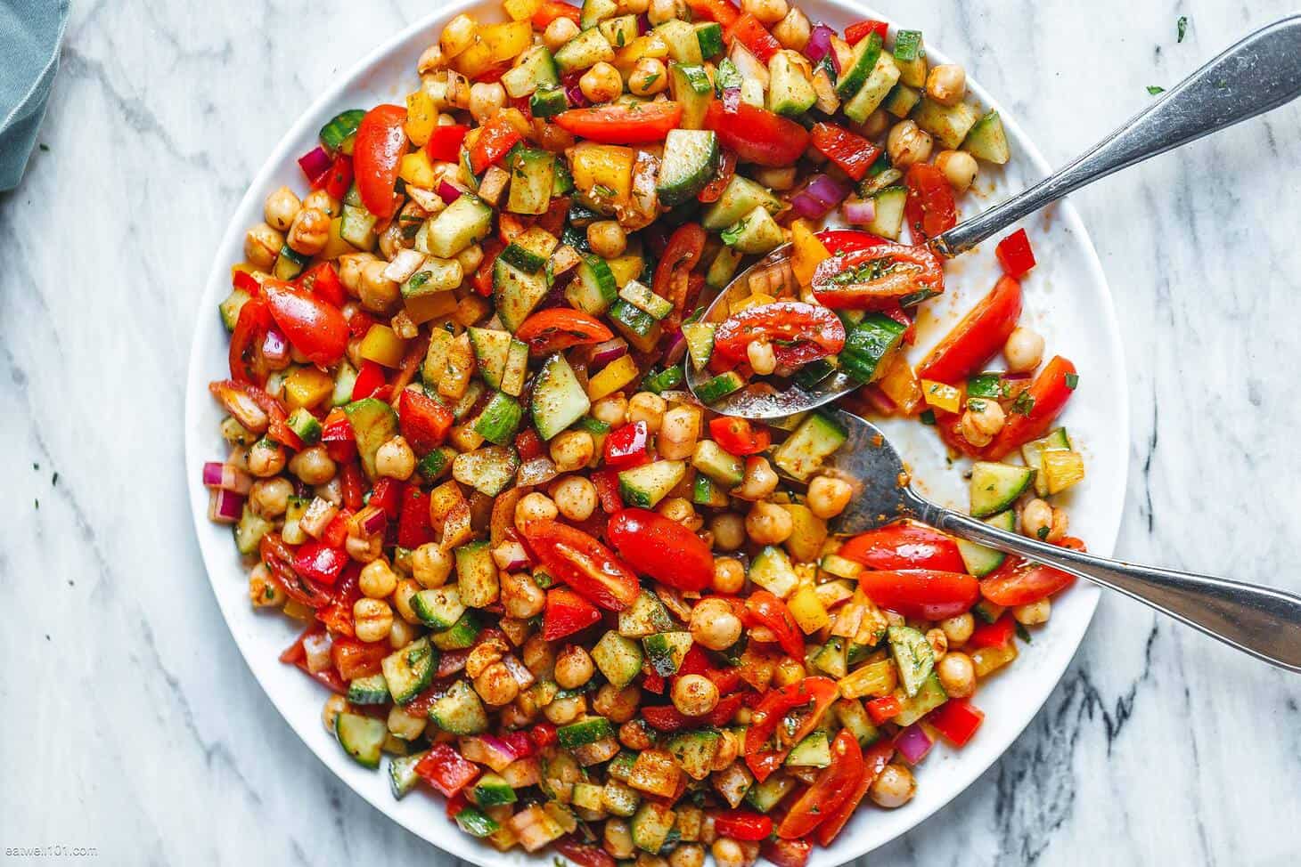 15-Minute Mediterranean Chickpea Salad with Geedel Chopper