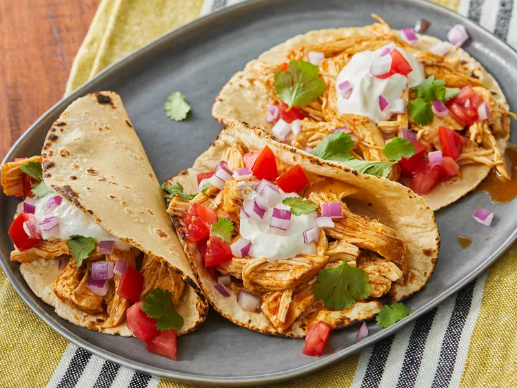 Tacos de pollo desmenuzado en olla de cocción lenta Fiesta